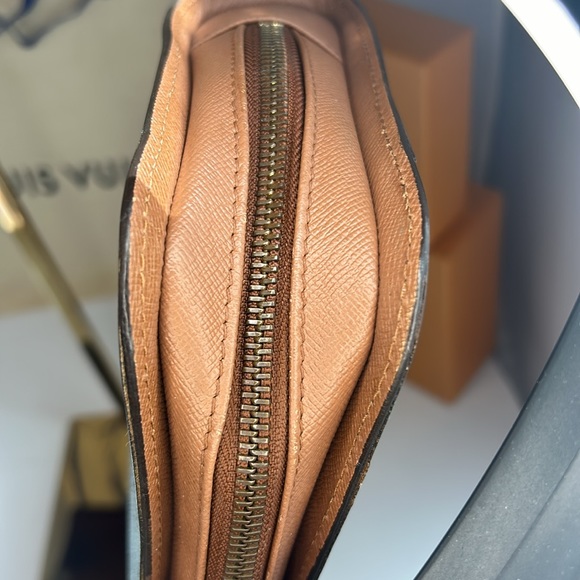 Louis Vuitton LOUIS VUITTON Clutch - Picture 11 of 15